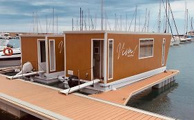 Viva Suitesboat